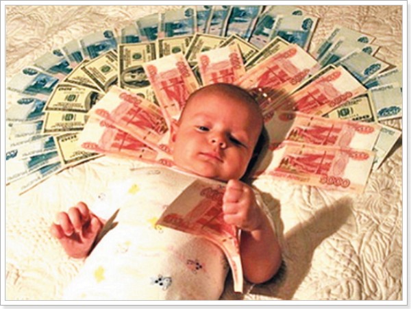 Фотоснимок ребенка и суммы материнского капитала 