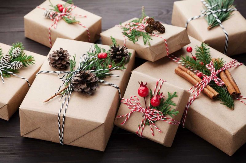 Как начать необычный бизнес на новогодних подарках: 15 идей без вложений
